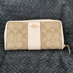 New Coach Wallet